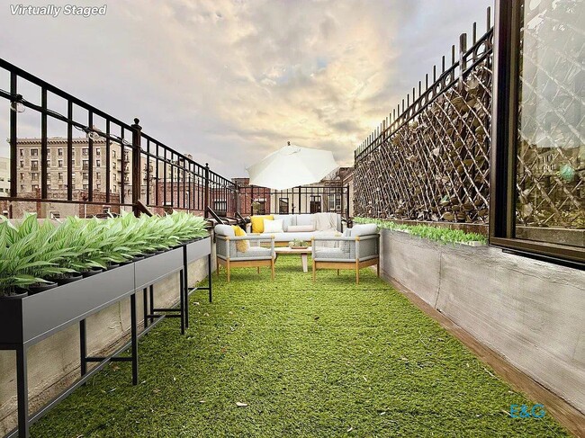 Building Photo - Top Level 3 BR Townhouse Custom Apt. with large private outdoor Space