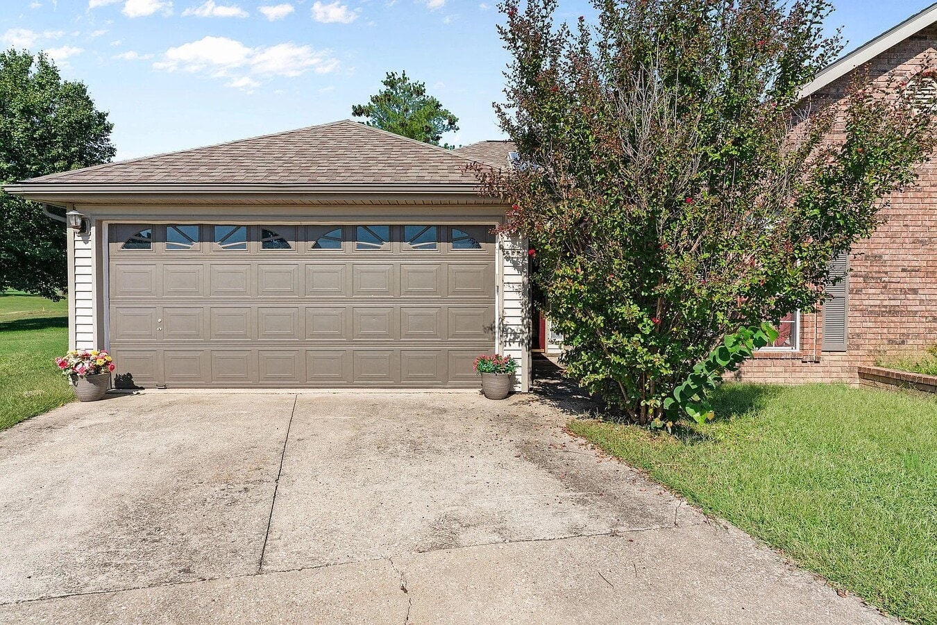 Photo - 255 Buckingham Dr