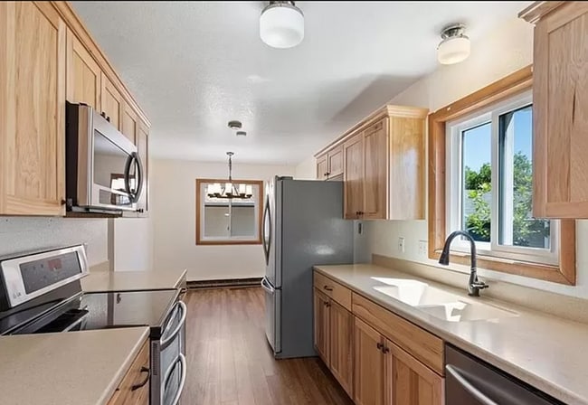 Building Photo - Townhome in the Billings Heights | Pet Friendly + Garage