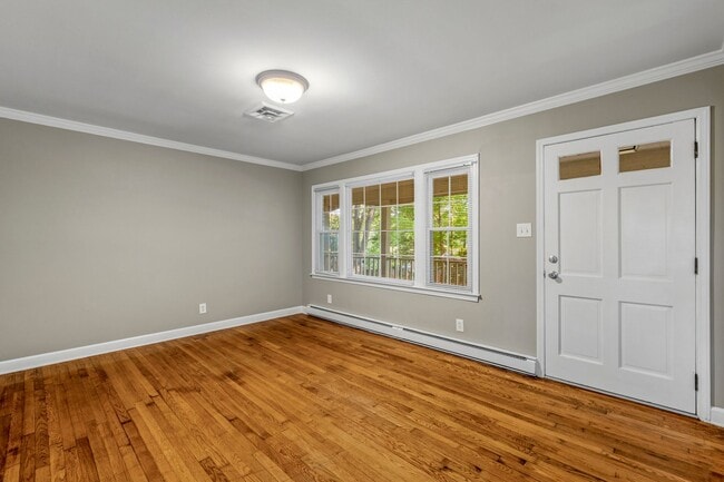 Photo - 3905 Waterton Rd