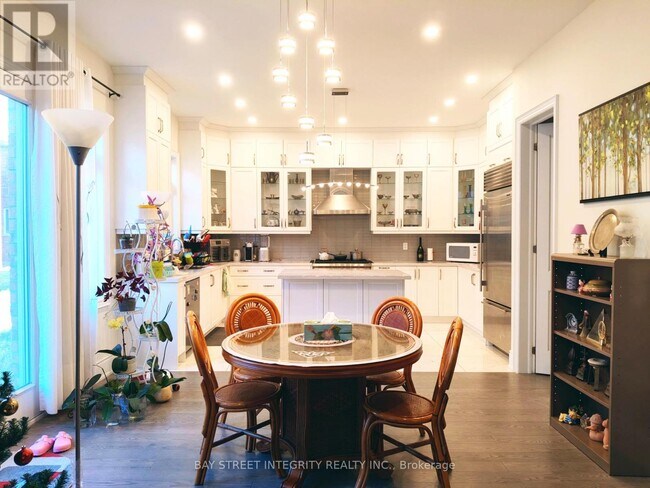 Photo - 211 Hillsview Dr