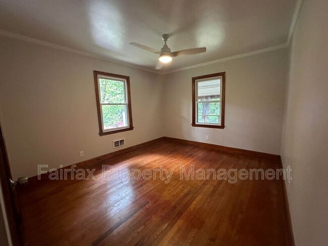 Photo - 118 N Oak St