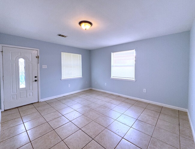 Building Photo - 8422 Valor Dr Rental