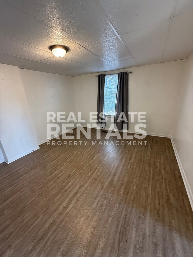 Photo - 2 W Tuscaloosa Ave