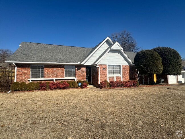 Building Photo - Stunning 3 bedroom 2 bath home in Tulsa