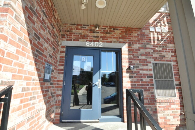 Building Photo - 6402 Milwaukee St Unit 204 Rental