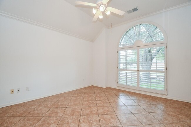 Photo - 535 Avery Dr