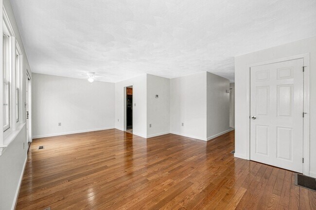 Photo - 280 Apache Way