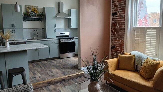 Photo - 150 E 5th St