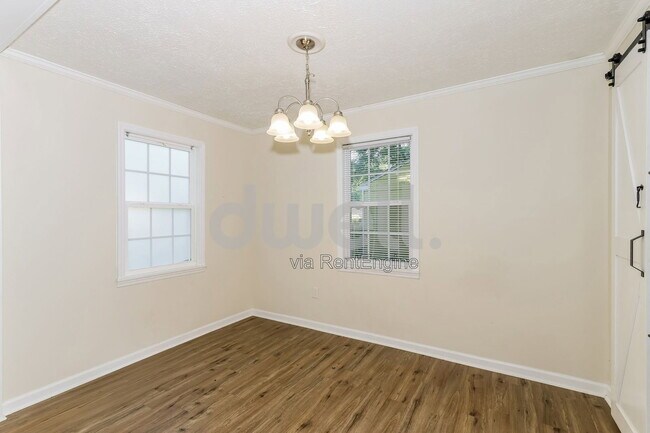 Photo - 2492 Coleman Ave