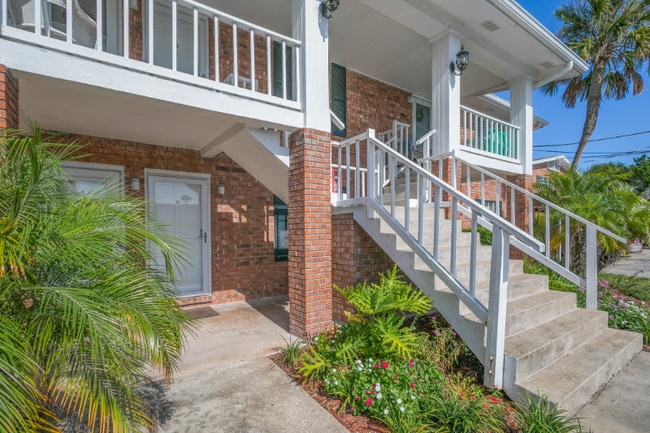 Building Photo - 22 Comares Ave Rental