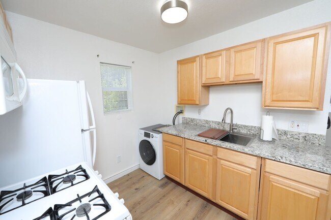 Photo - 3131 63rd St