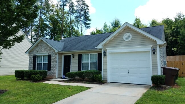 Photo - 210 Kinnley Ct