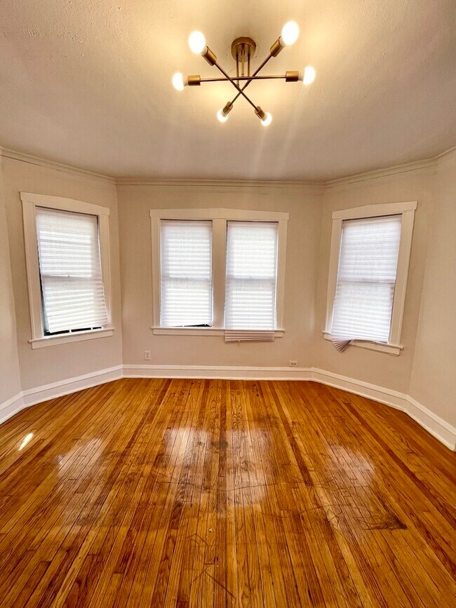 1333 N Lorel Ave Unit 1W