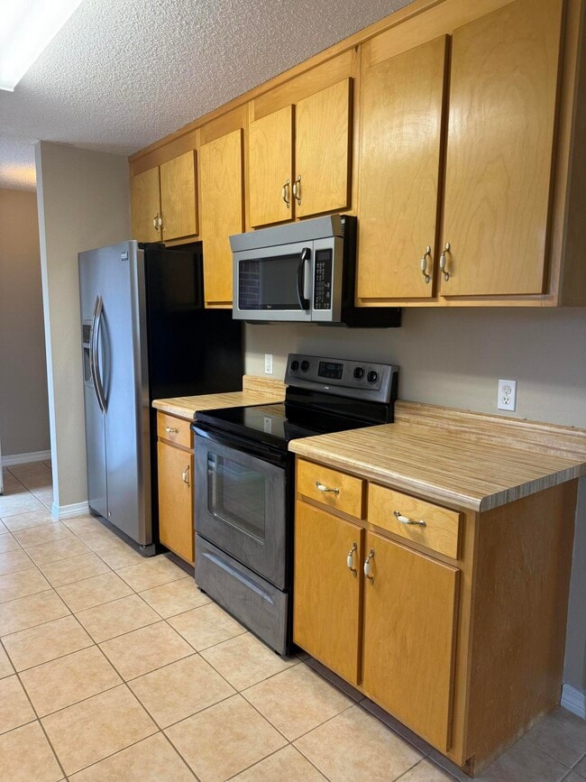 Photo - 2369 Andorra St