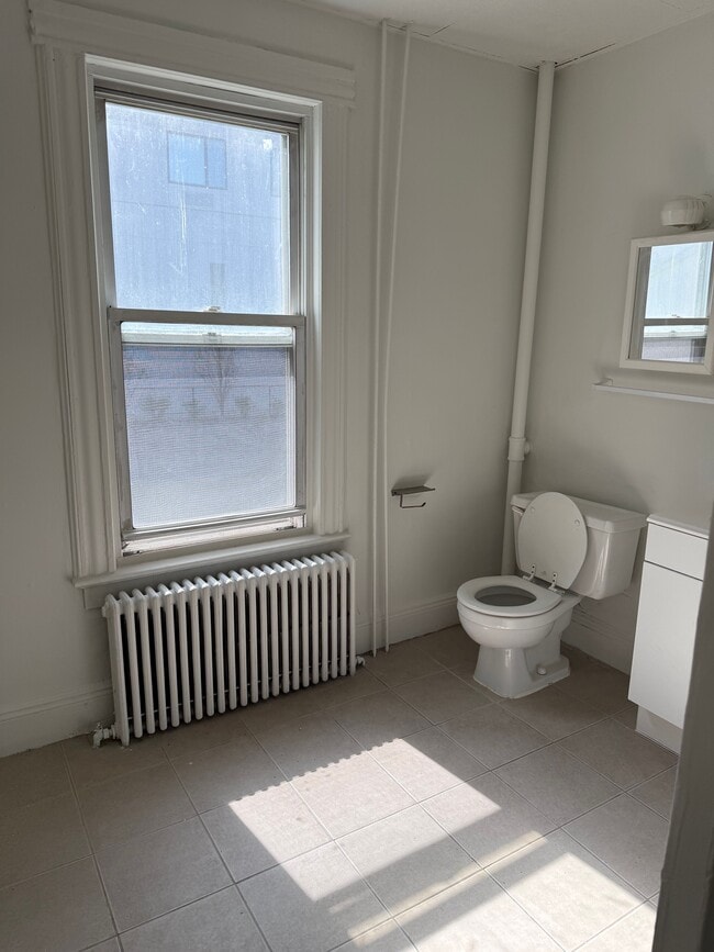 Photo - 1650 John St Unit 1