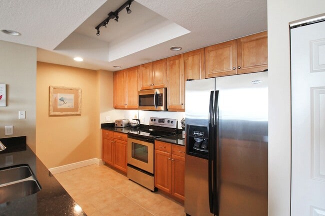 Photo - 800 N Tamiami Trl