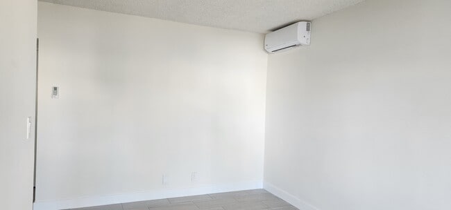 Photo - 823 Worcester Ave