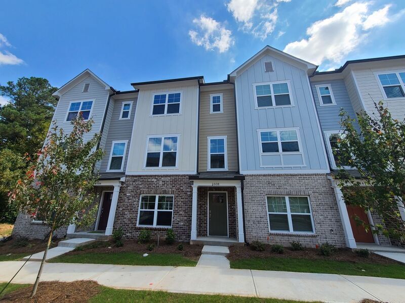 Photo - 1608 Falcon Crest Way