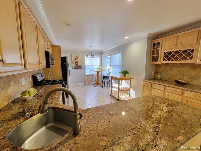 Photo - 18311 Norwich Rd