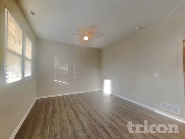 Photo - 1098 Tomahawk Pl