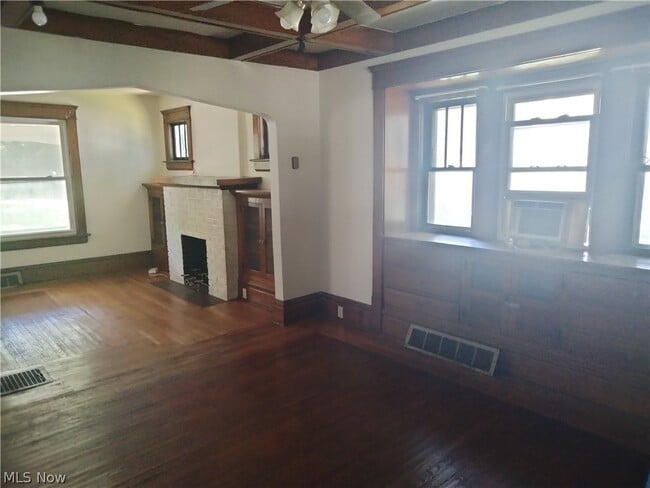 Photo - 949 W Exchange St