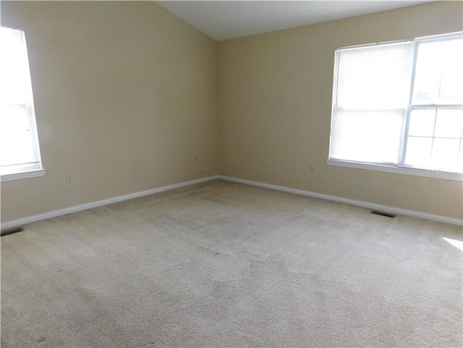 Photo - 476 Rosebud Cir