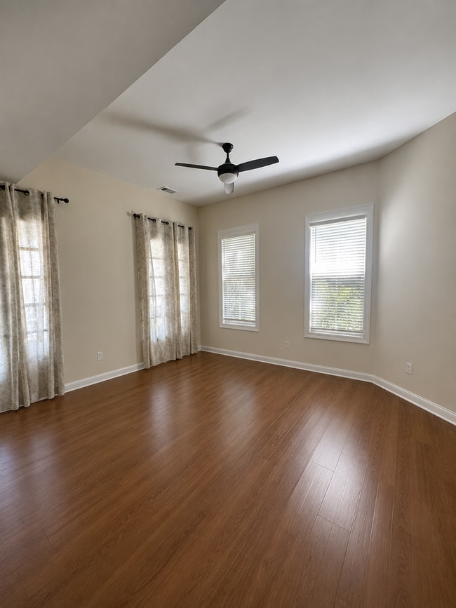 Photo - SPACIOUS 2 STORY TOWNHOME ON HENRY ST. AVAILABLE AUGUST 15th