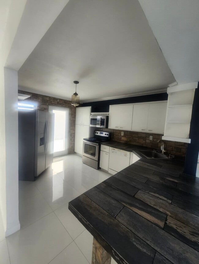 Photo - 1175 NE Miami Gardens Dr Unit 703E