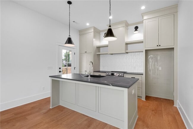 Photo - 267 E 11th St