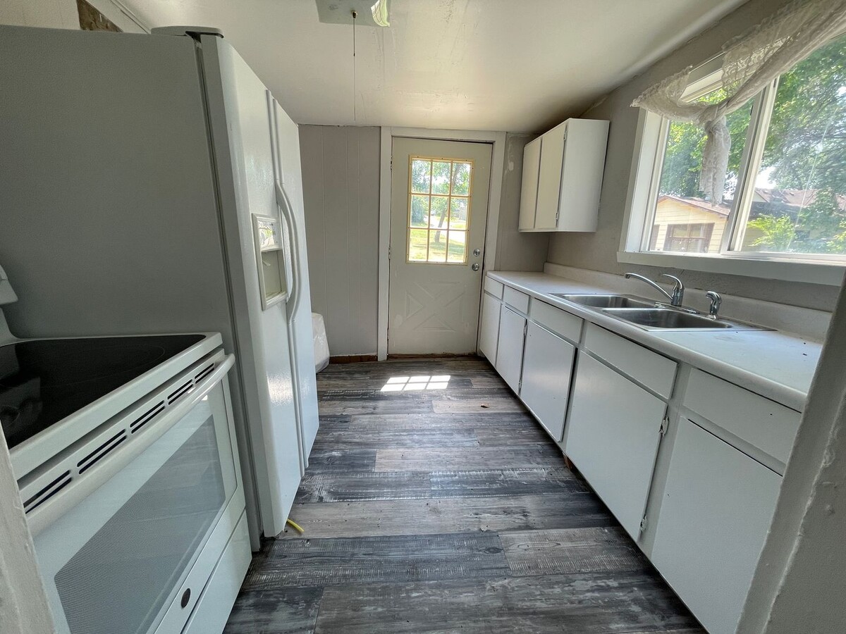 Photo - Roomy 1.5 Bed 1 Bath Home
