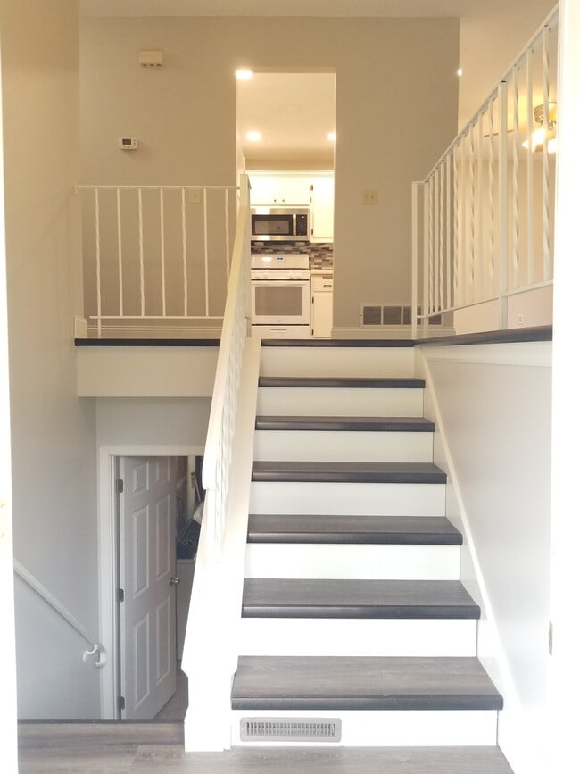 Photo - 220 Leighton Dr