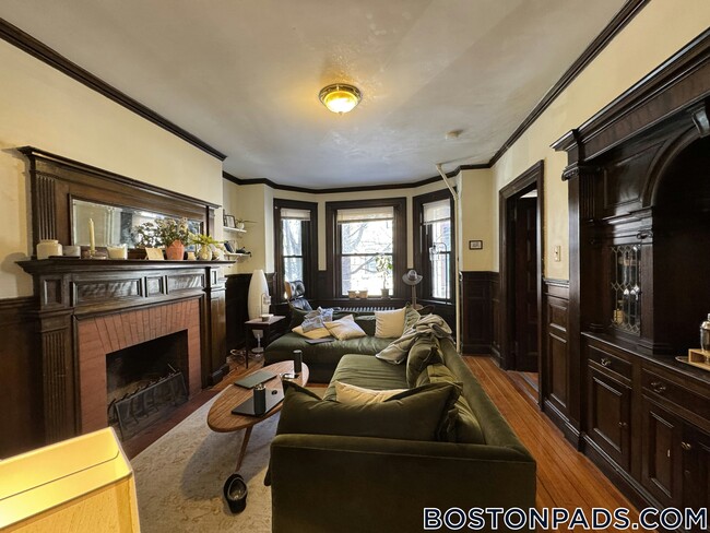 Photo - 533 Newbury St Unit 1