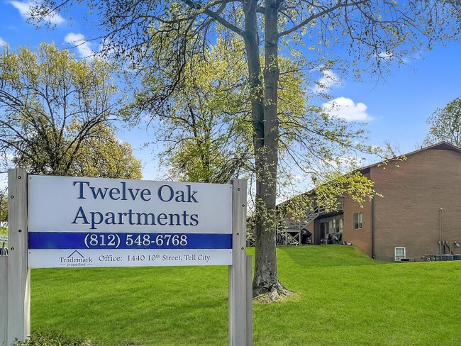 Building Photo - Twelve Oak Apartments Unit 104