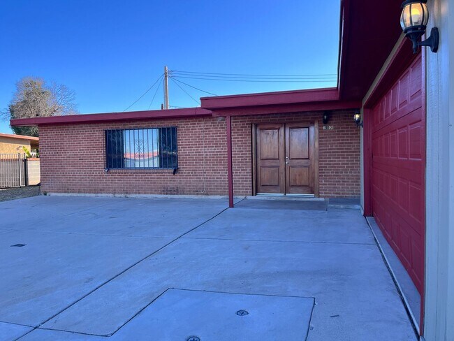 Photo - 7130 E 30th St Unidad VE7130-Main House