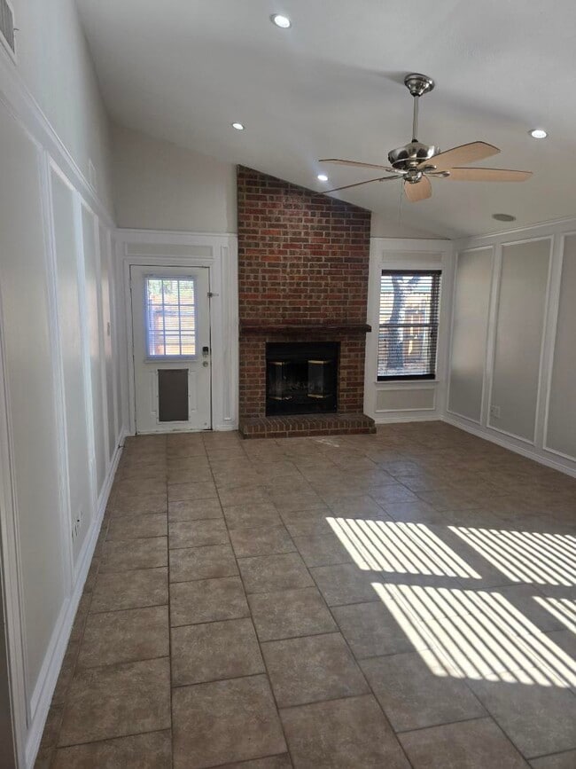 Photo - 1714 Mimosa Ln