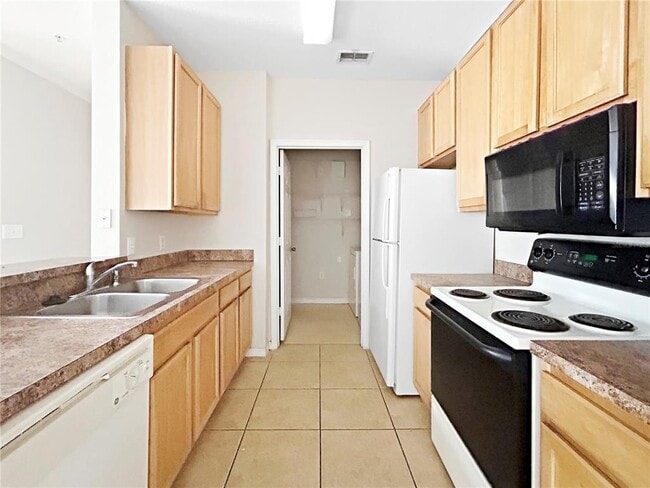 Photo - 10205 Courtney Palms Blvd Unidad 101