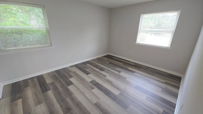 Photo - Elmtree Apartments