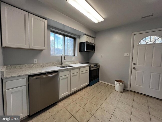 Photo - 4930 Eads Pl NE