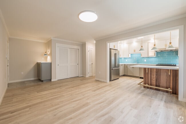 2BR, 1BA - 800SF - Living Room
