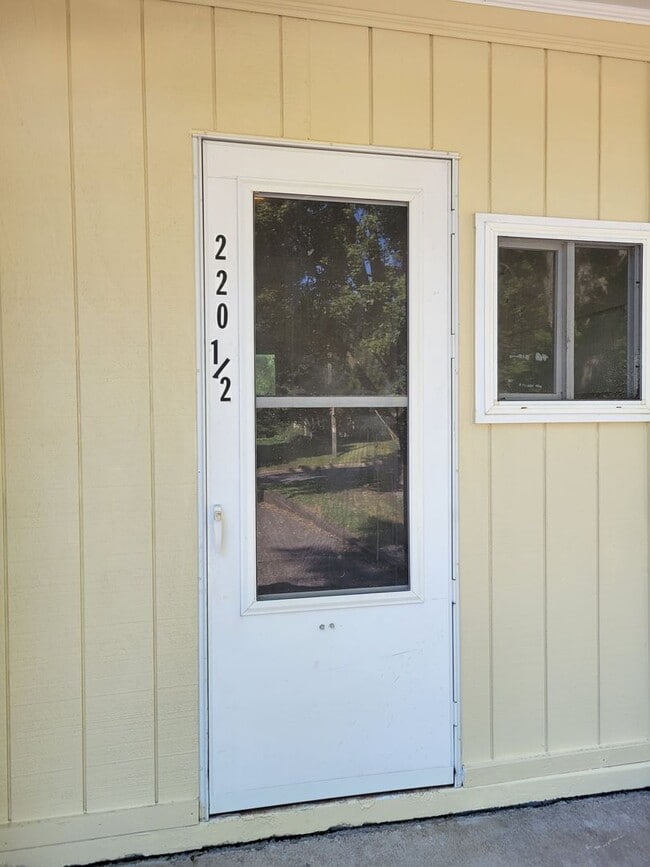 220 Church St Unit 1/2
