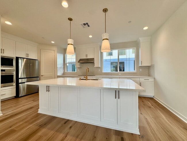 Building Photo - BRAND NEW 4 BED, 3.5 BATHS, 2070 SQ FT TOWNHOME BY KH HOMES