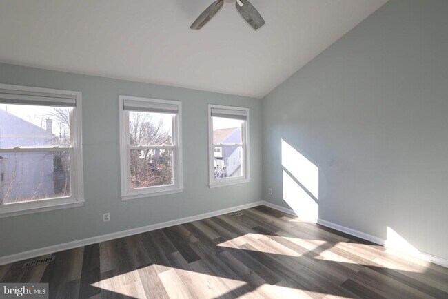 Photo - 47616 Watkins Island Square