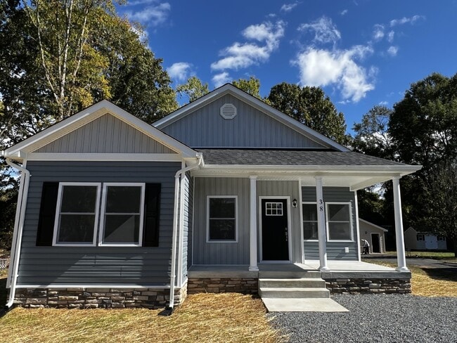 Building Photo - 38 Meadow View Ln