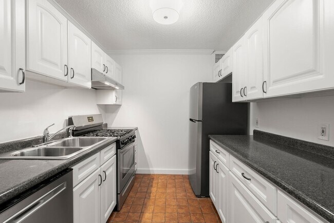 33 Pond Ave Unit 523