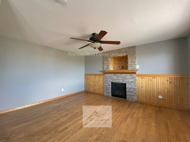 Photo - 865 Winebrook Way