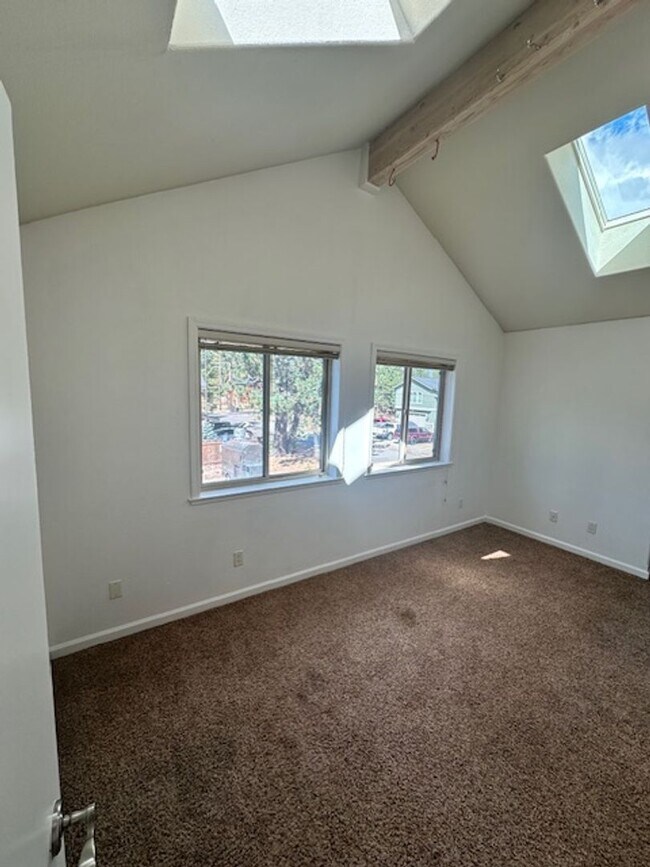 Photo - Super cute upstairs apartment available no...