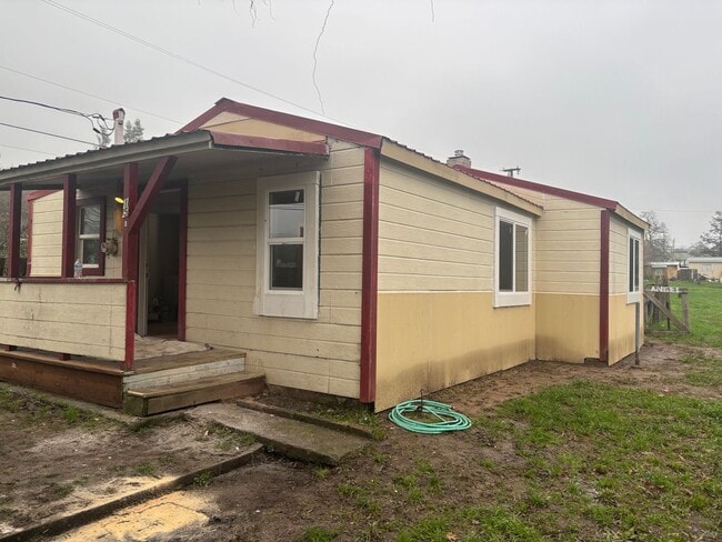 Building Photo - 148-150 Gregory Dr Unit 148 SE Gregory Drive