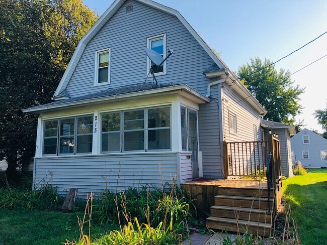 Building Photo - 2-Bed House in Waterloo