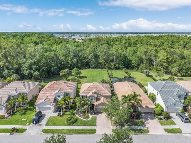 Photo - Paradise awaits in Hampton Lakes In River ...